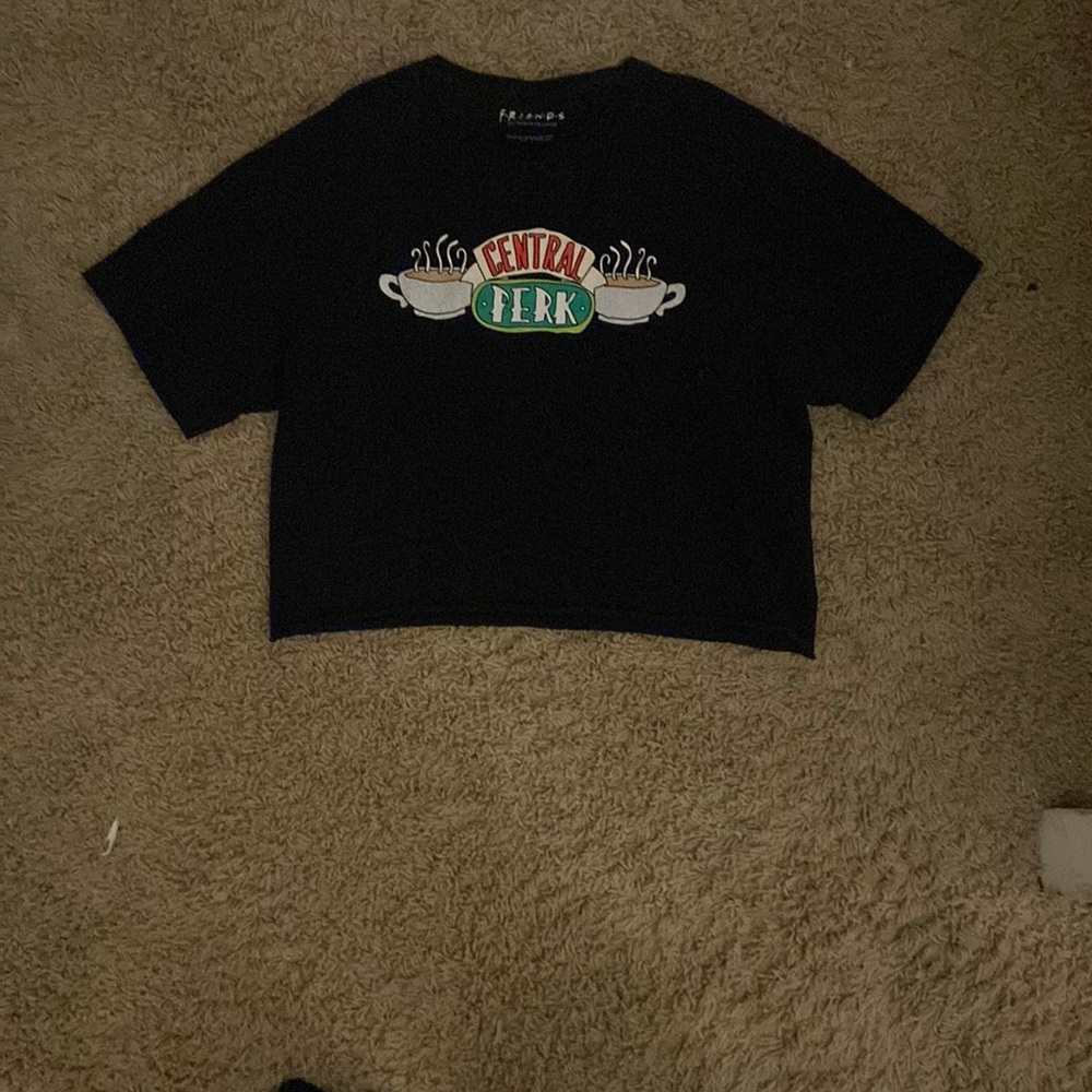 Central perk/friends cropped short sleeve tee